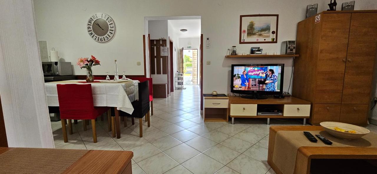 Andela Apartment Pula Exterior photo