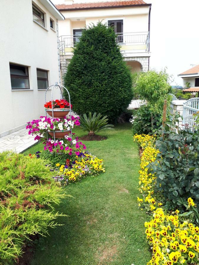 Andela Apartment Pula Exterior photo